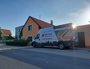 Zateplení stropu staršího rodinného domu pomocí foukané izolace